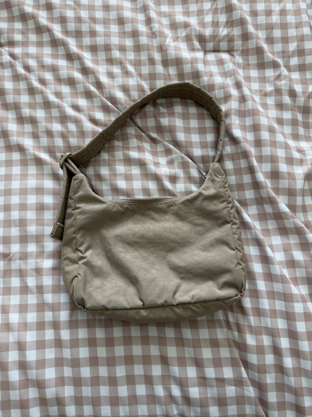 BAGGU Mini Nylon Shoulder Bag in Dovr (Gray Taupe) - Picture 2 of 4